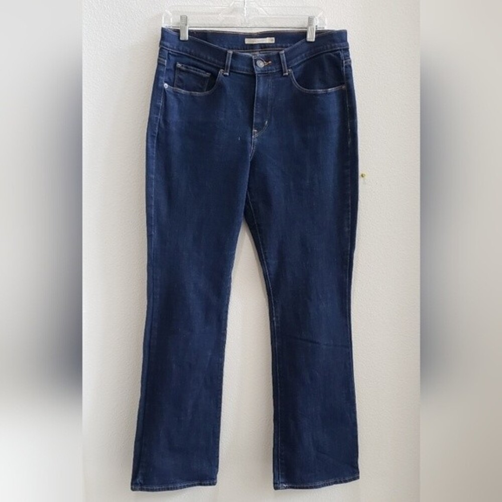 Classic Levi's boot cut size 10 or 30/32